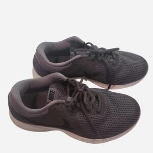 Men’s Nike Revolution 4